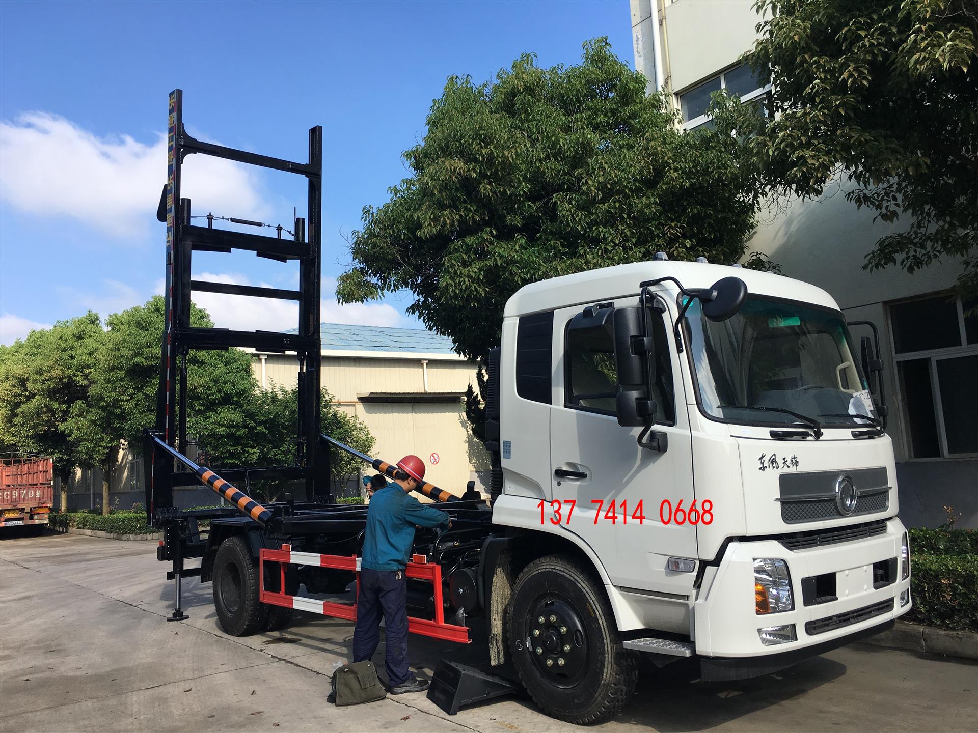 東風天錦背罐車現貨供應，水泥車專業解決方案，分期付款更便捷