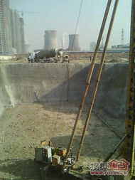 灰罐車(chē)與水泥車(chē) 現(xiàn)代建筑物流的鋼鐵動(dòng)脈